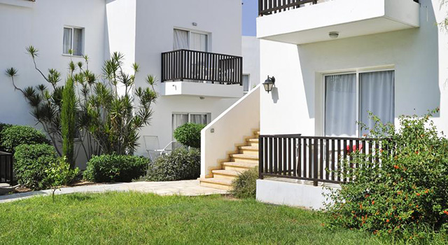 Akti Beach Village Resort, Paphos 12