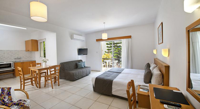 Akti Beach Village Resort, Paphos 15