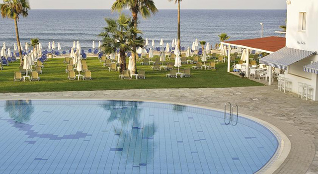 Akti Beach Village Resort, Paphos 9