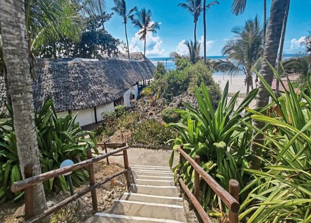 Diamonds Leisure Beach & Golf Resort 4*, Diani Beach 4