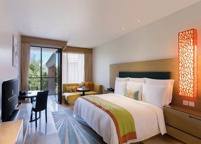 Renaissance Phuket Resort & Spa 5*, Mai Khao Beach 4